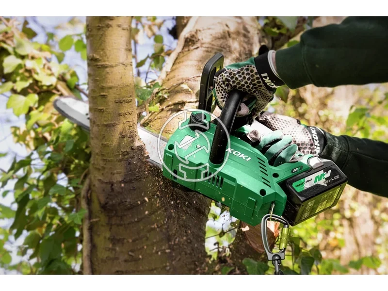 Kép: Akkus lancfuresz felso markolat Vezetolemez 300mm P012-50CR Lancosztas 95 mm 38 Teljes hossz 599 mm Beepitett LED vilagitas szerszam nelkuli lancallitas atlatszo olajtartaly 3.2Kg.webp