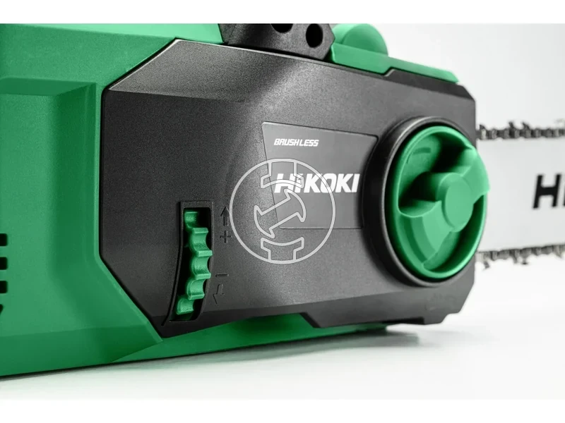 Kép: Akkus lancfuresz hatso markolat Vezetolemez 300mm P012-50CR Lancosztas 95 mm 38 Teljes hossz 599 mm Beepitett LED vilagitas szerszam nelkuli lancallitas atlatszo olajtartaly 52Kg.webp