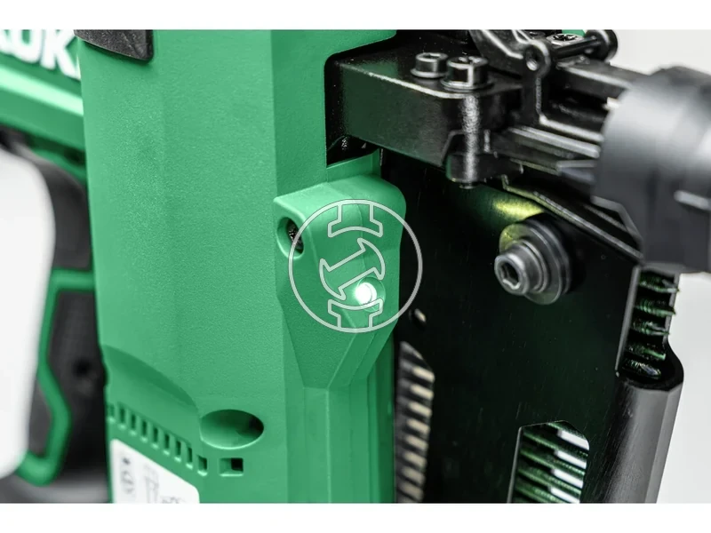 Kép: Akkus legrugos keret szegezo 30O-fej 50-90mm szeg szerszam nelkul apolas mentes allithato belovesi melyseg 5Ah 21 38Kg HSC LED.webp