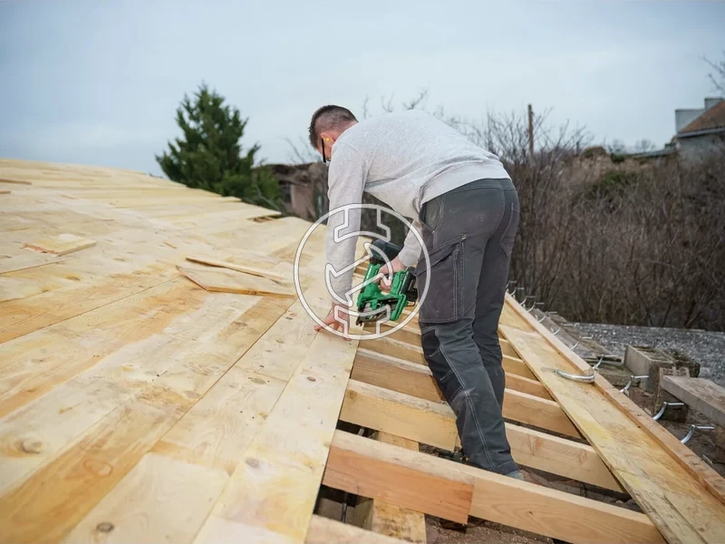 Kép: Akkus legrugos keret szegezo 30O-fej 50-90mm szeg szerszam nelkul apolas mentes allithato belovesi melyseg 5Ah 21 38Kg HSC LED.webp