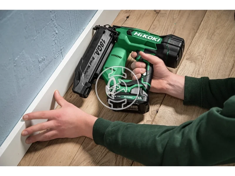 Kép: Akkus legrugos tuszegezo 18Ga 32-65 mm 3 lovessec 1.4-1.65mm szeg atmero 2xBSL1820MUC18YFSL 3.4kg ajandek vedoszemuveg vedokupak akku vedo.webp