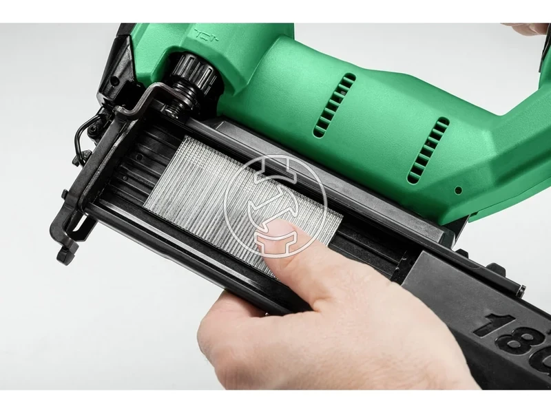 Kép: Akkus legrugos tuszegezo 18Ga 32-65 mm 3 lovessec 1.4-1.65mm szeg atmero 2xBSL1820MUC18YFSL 3.4kg ajandek vedoszemuveg vedokupak akku vedo.webp