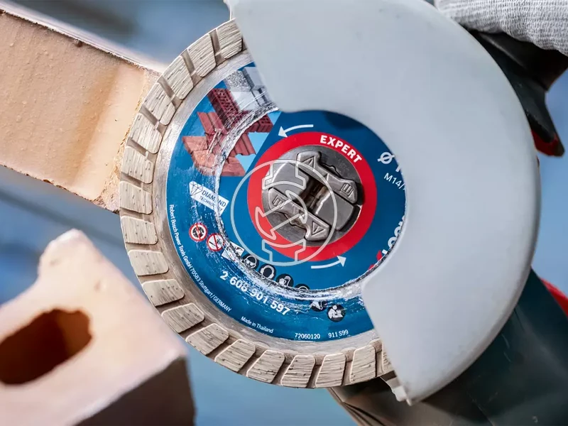 Bosch EXPERT MultiMaterial Turbo X-Lock 125 x 22,23 x 2,4 mm gyémánt vágótárcsa