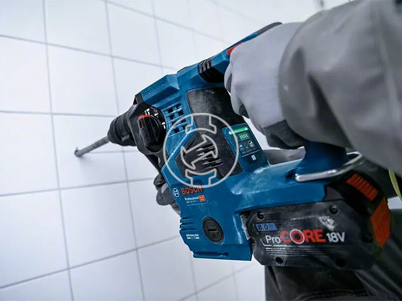 Bosch GBH 18V-28 C akkus fúrókalapács