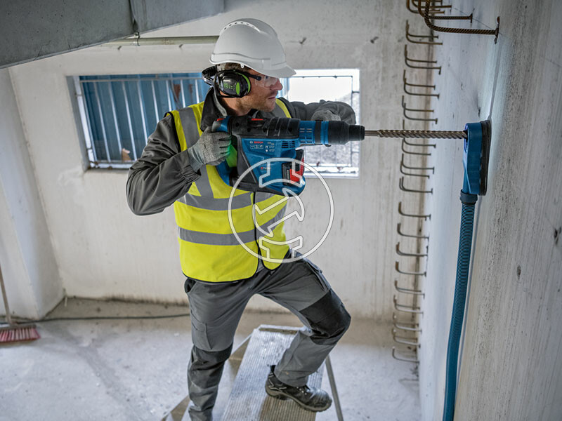 Bosch GBH 18V-40 C akkus fúrókalapács L-BOXX-ban (akku és töltő nélkül)