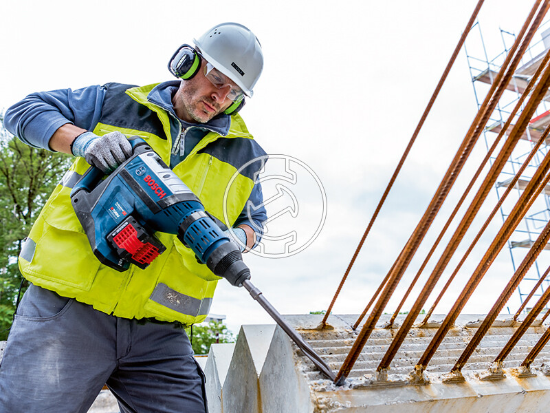 Bosch GBH 18V-45 C akkus fúrókalapács (akku és töltő nélkül)