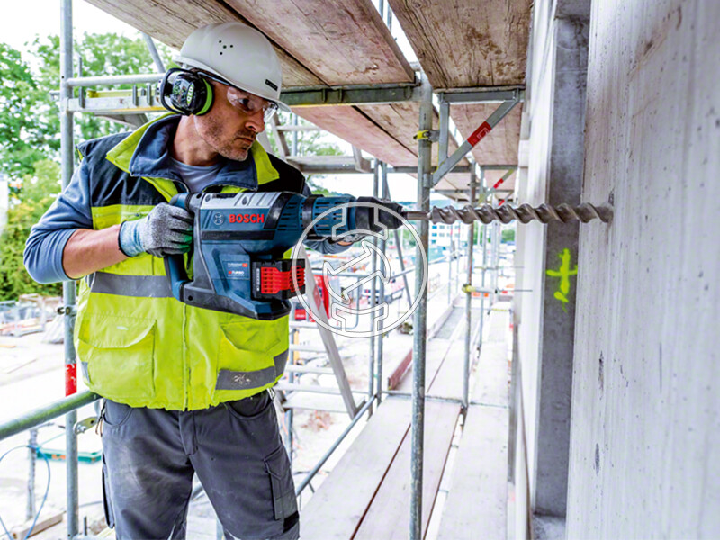 Bosch GBH 18V-45 C akkus fúrókalapács (akku és töltő nélkül)