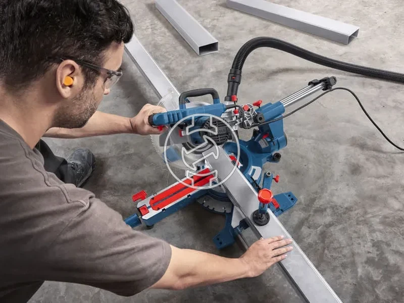 Kép: Bosch GCM305-216S elektromos gervago korfureszlappal_7.webp
