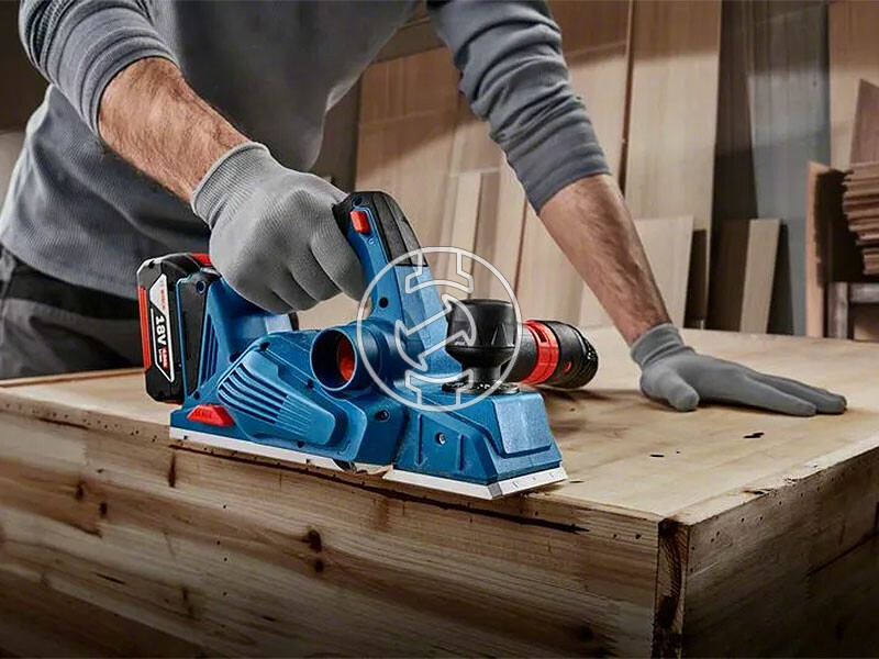 Bosch GHO 185-LI akkus gyalu