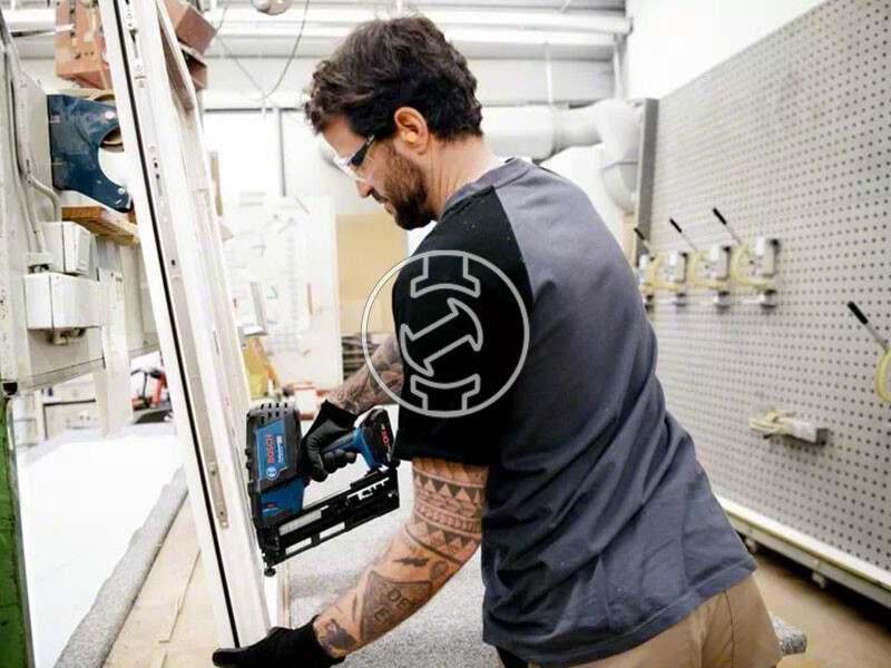 Bosch GNH 18V-64 akkus finiselő szegező kartonban (akku és töltő nélkül)