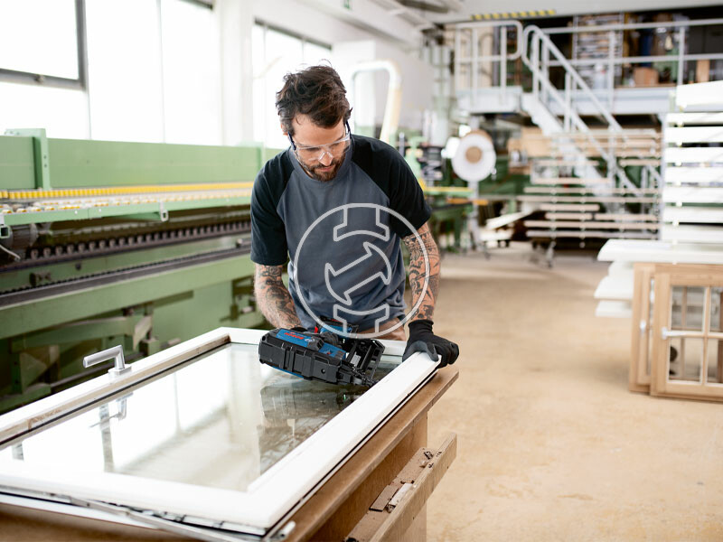 Bosch GNH 18V-64 M akkus finiselő szegező; 2 x 4 Ah; L-Boxx-ban