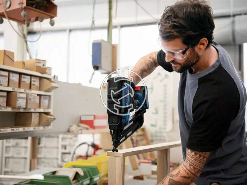 Bosch GNH 18V-64 M akkus finiselő szegező kartondobozban (akku és töltő nélkül)