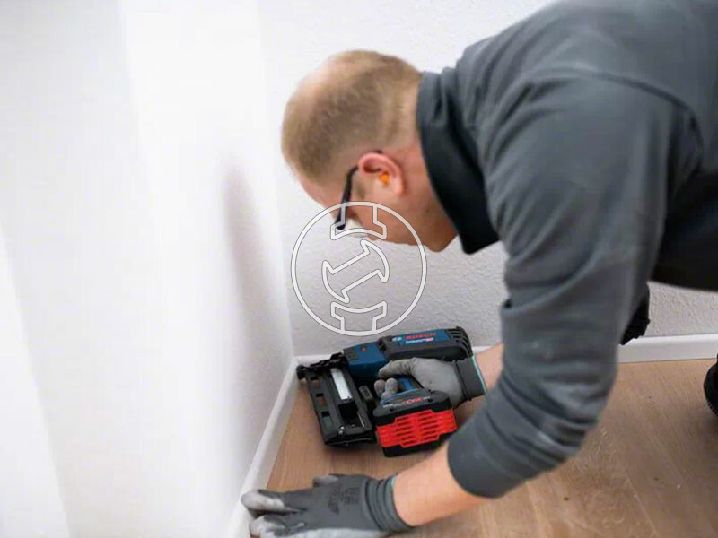 Bosch GNH 18V-64 M akkus finiselő szegező kartondobozban (akku és töltő nélkül)