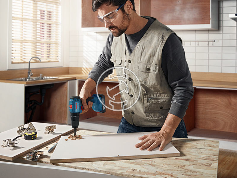 Bosch GSB 185-LI akkus ütvefúró-csavarozó fúró- csavarhúzófej készlettel