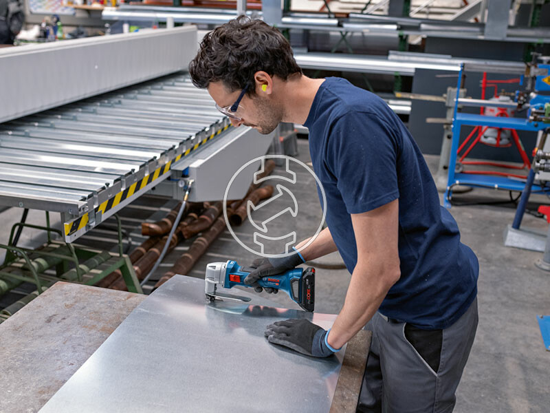 Bosch GSC 18V-16 E akkus lemezvágó olló 2 x 4Ah