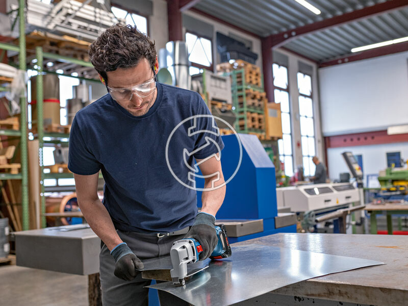 Bosch GSC 18V-16 E akkus lemezvágó olló 2 x 4Ah