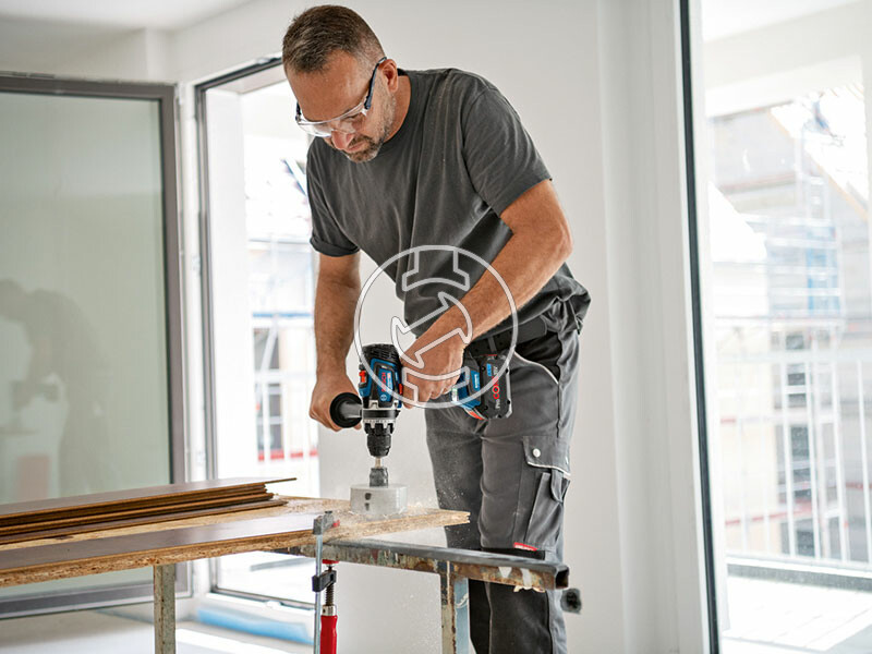 Bosch GSR 18V-150 C akkus fúrócsavarozó tokmányos