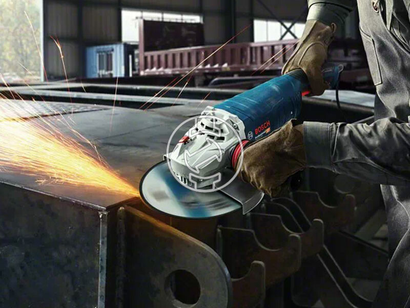 Bosch GWS 24-180 P elektromos sarokcsiszoló