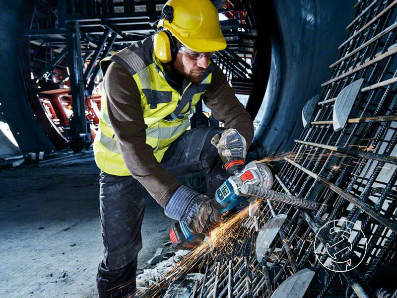 Bosch GWX 18V-15 SC akkus sarokcsiszoló (akku és töltő nélkül) L-Boxx-ban