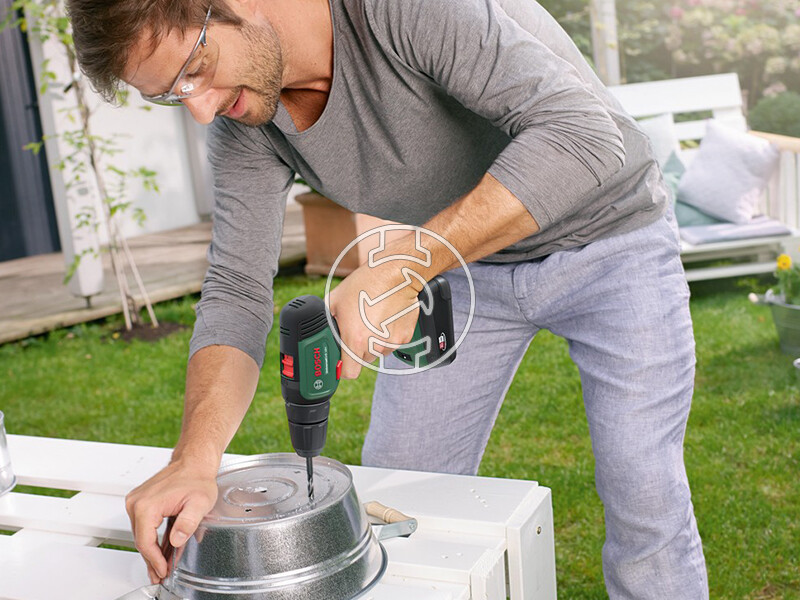 Bosch UniversalDrill 18V-EC akkus fúrócsavarozó tokmányos