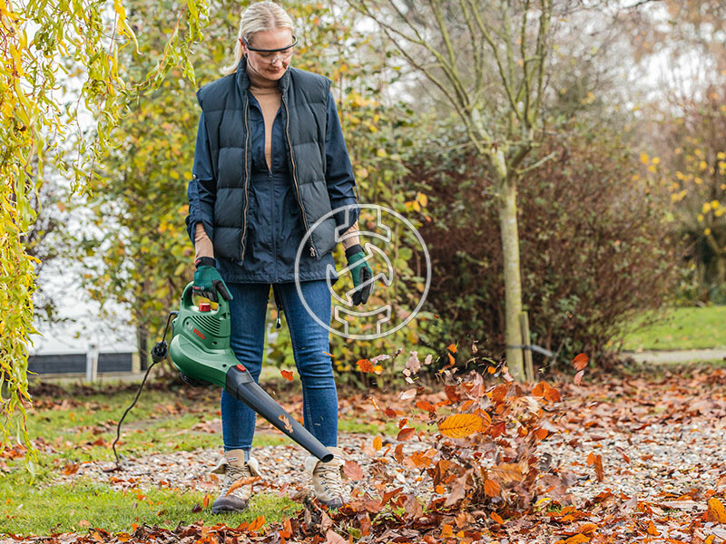 Bosch UniversalGardenTidy 2300 lombfújó-szívó