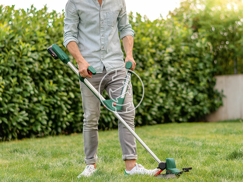 Bosch UniversalGrassCut 18V-26 akkus fűszegélynyíró