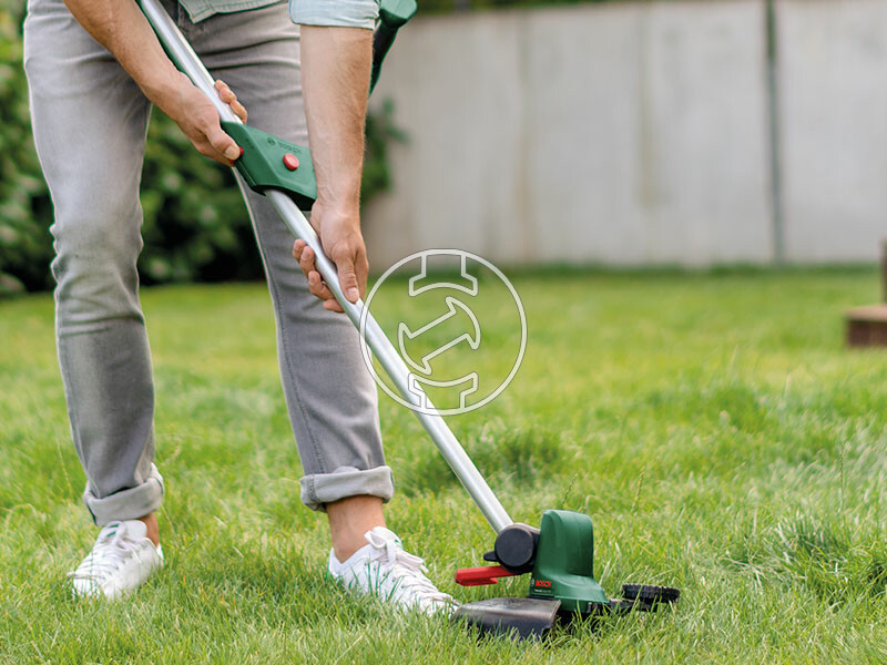 Bosch UniversalGrassCut 18V-26 akkus fűszegélynyíró