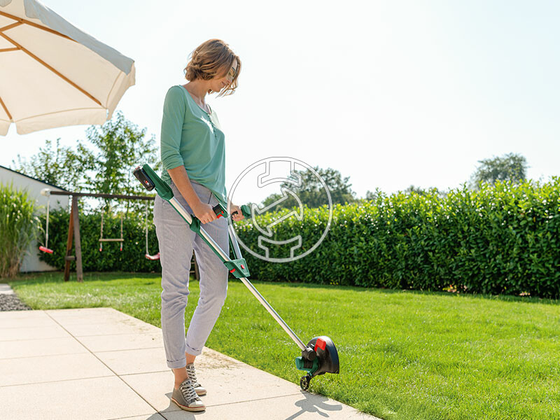 Bosch UniversalGrassCut 18V-260 akkus fűszegélynyíró