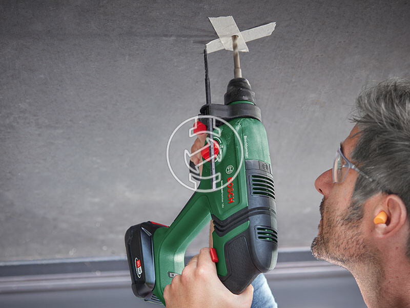 Bosch UniversalHammer 18V akkus fúrókalapács 2x2,5Ah