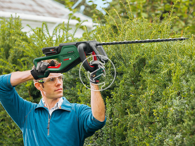 Bosch UniversalHedgeCut 18-50 akkus sövényvágó
