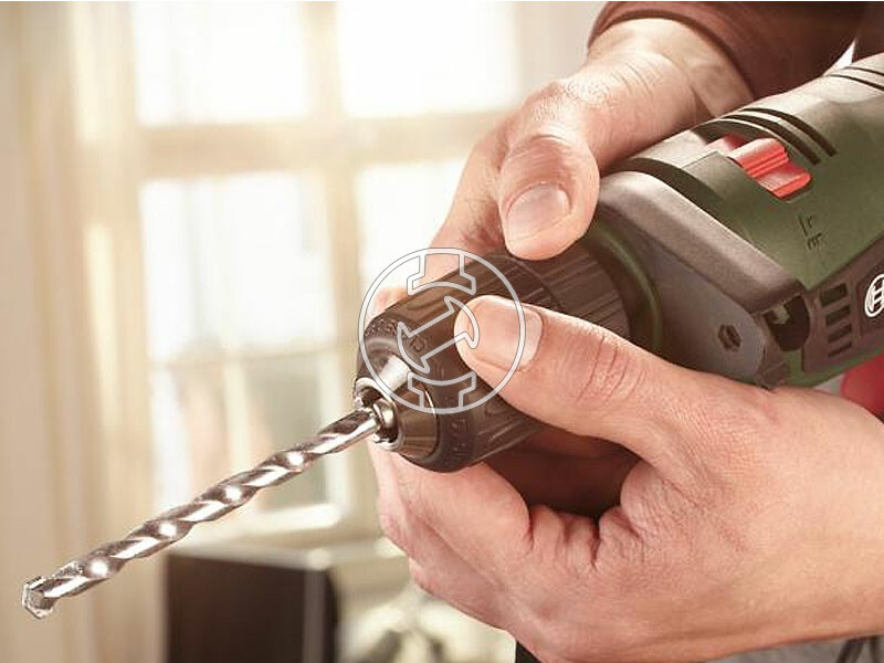 Bosch UniversalImpact 700 elektromos ütvefúró 701 W