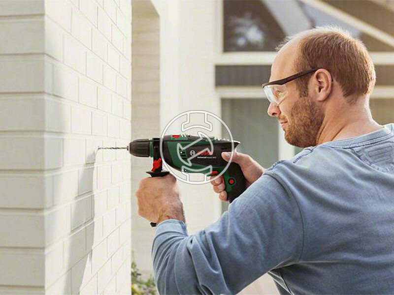 Bosch UniversalImpact 700 elektromos ütvefúró 701 W