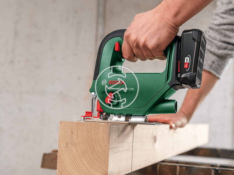 Bosch UniversalSaw 18V-100 akkus dekopírfűrész
