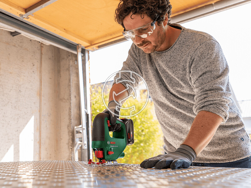 Bosch UniversalSaw 18V-100 akkus dekopírfűrész