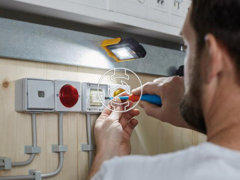 Brennenstuhl 4+3 SMD elemes szerelőlámpa