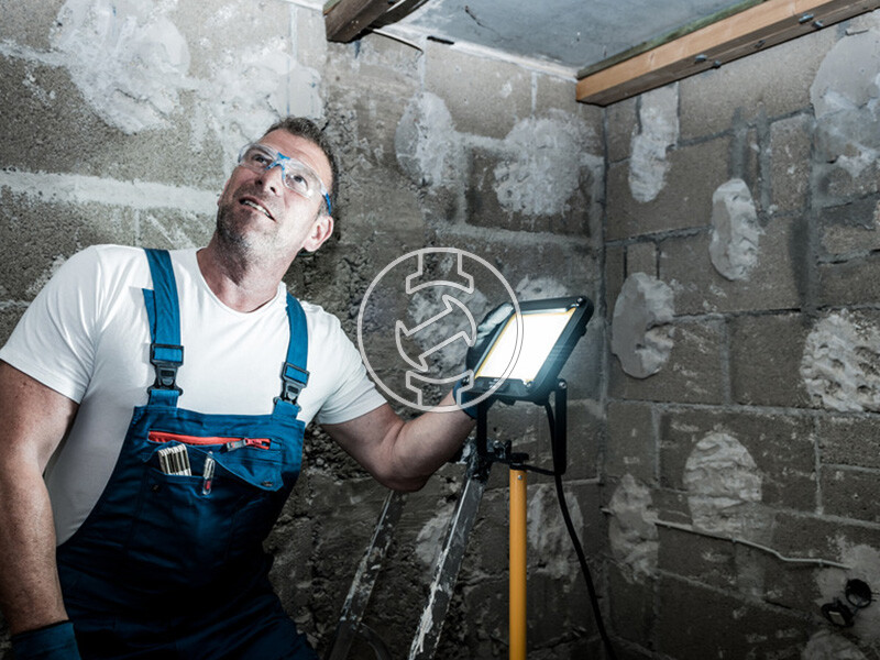 Brennenstuhl JARO 5050 T hálózati teleszkópos térmegvilágító lámpa