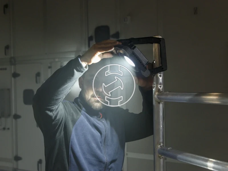 Kép: CL 5050 MBAH akkuhalozati csiptetheto munkalampa 6800 lm.webp