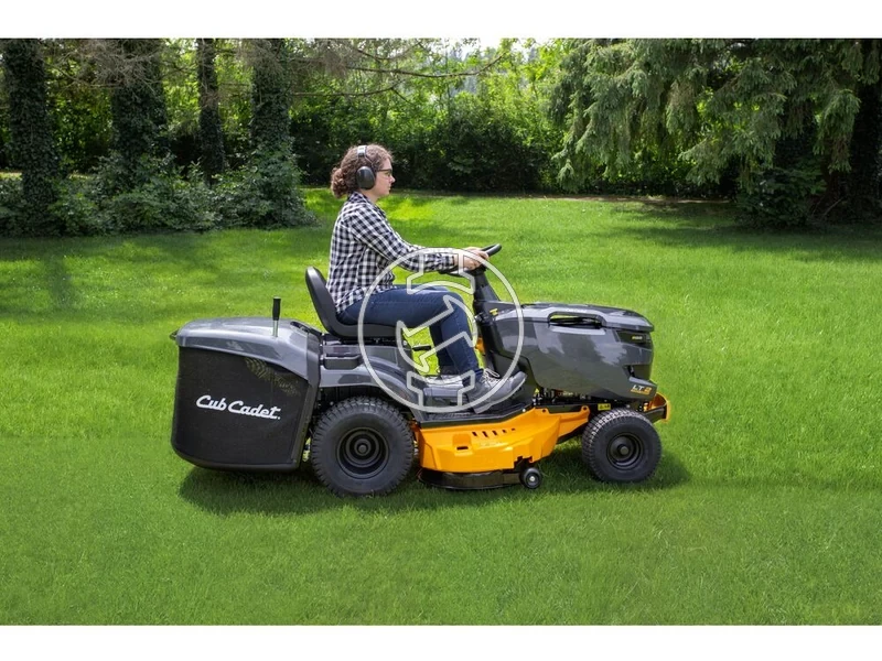 Kép: Cub Cadet LT2 R92 benzinmotoros funyiro traktor_25.webp
