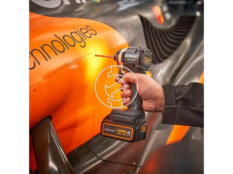 DEWALT X MCLAREN 18V XR SZÉNKEFE NÉLKÜLI ÜTVECSAVAROZÓ + 2x 4Ah akkumulátor + DCB1104 4A töltő, TSTAK kompatibilis dobozban