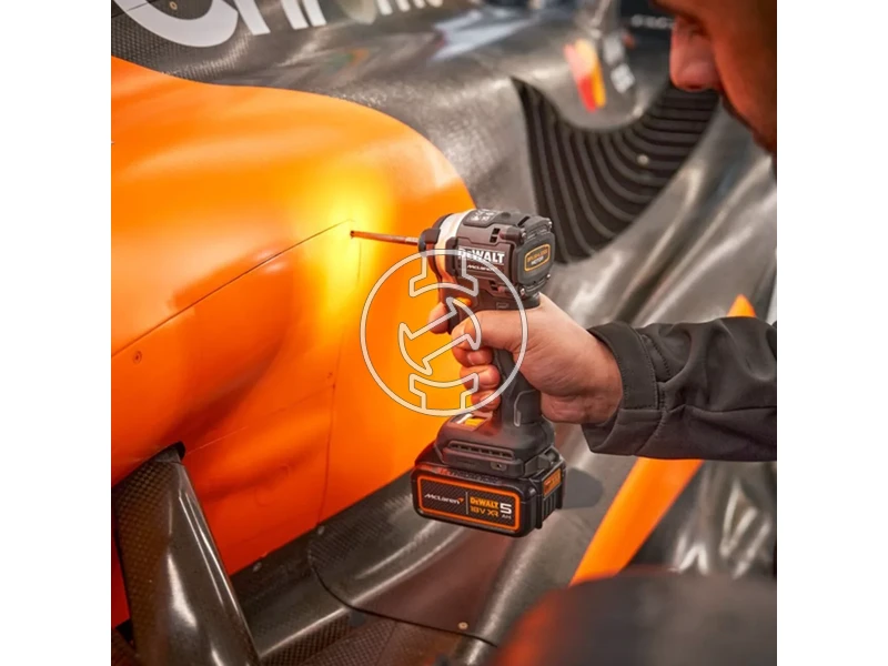 DeWalt McLaren DCF85MP2T akkus ütvecsavarozó bitbefogással