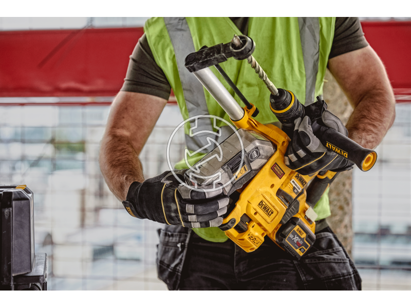 D25304DH dewalt_d25304dh_corded_cordless_sds_plus_dust_extractor_4