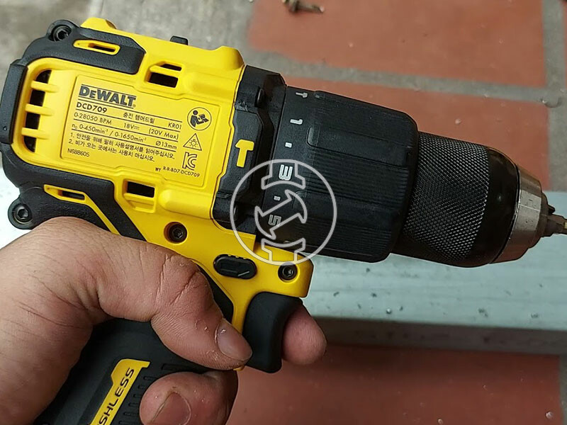 DeWalt DCD709S2T-QW akkus ütvefúró-csavarozó
