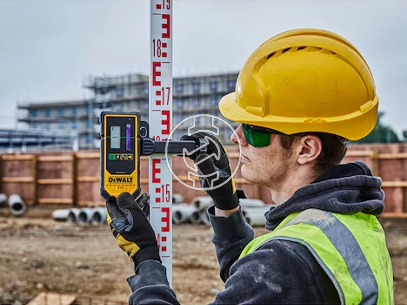 DeWalt DCE080D1RS-QW forgólézer Hatósugár: 0 - 300 m | 1 x 2 Ah akku + töltő | TSTAK kofferben