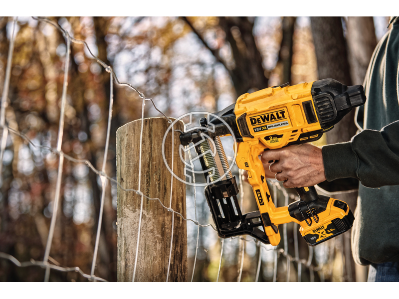 DCFS950P2 dewalt_dcfs950p2_18v_xr_fencing_stapler_6