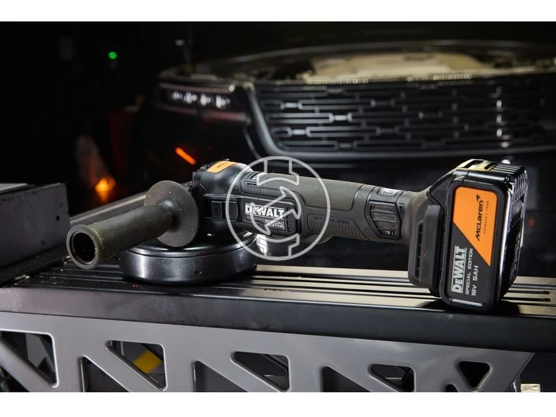 Kép: DeWalt DCG45MP2T-QW McLaren akkus sarokcsiszolo 125 mm 2 x 5 Ah akku  tolto_17.webp