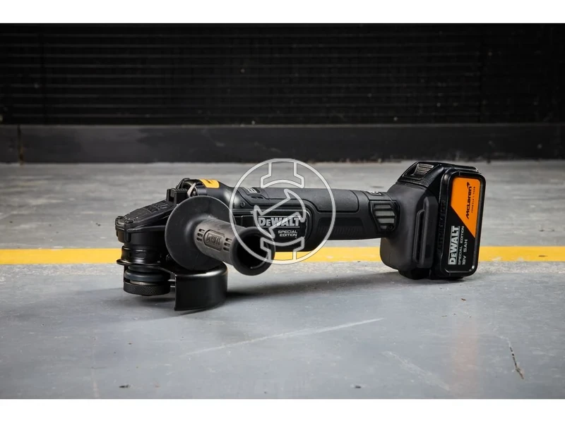 Kép: DeWalt DCG45MP2T-QW McLaren akkus sarokcsiszolo 125 mm 2 x 5 Ah akku tolto_8.webp