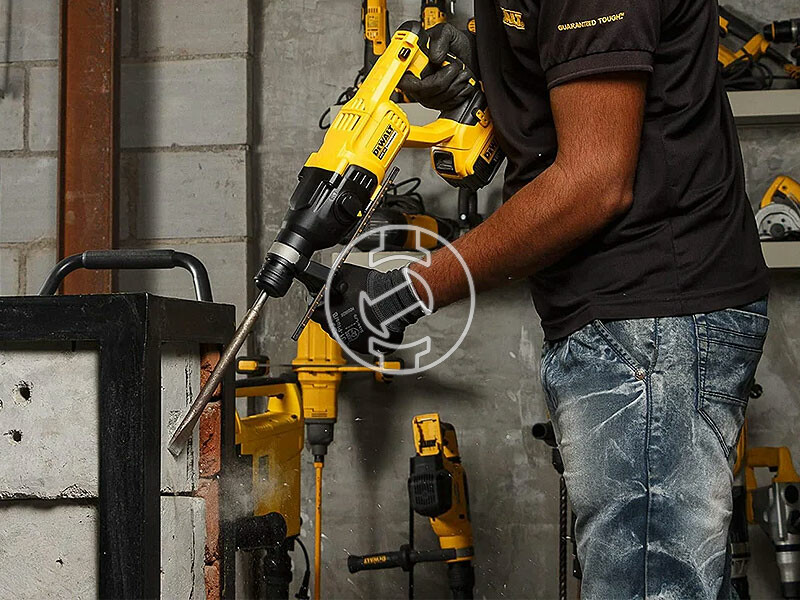DeWalt DCH133NT-XJ akkus fúró-vésőkalapács 18 V | 2,6 J | Betonban 26 mm | 2,3 kg | Szénkefementes | Akku és töltő nélkül | TSTAK kofferben