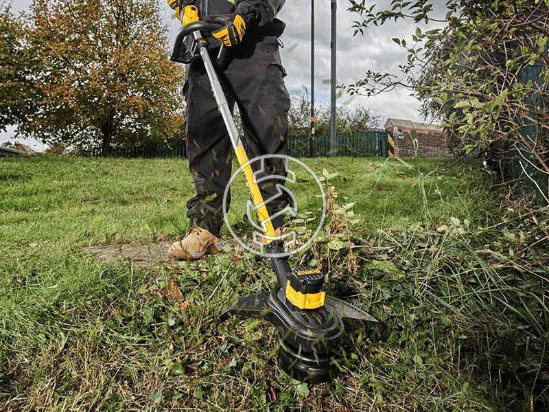 DeWalt DCM561PBS-XJ akkus fűszegélynyíró