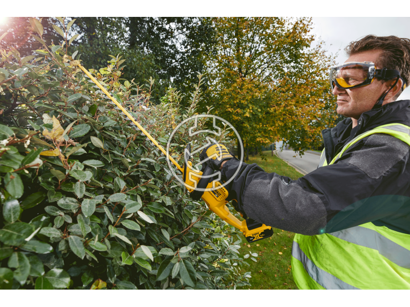 DCM563P1 dewalt_dcm563p1_dewalt_18v_hedge_trimmer_50ah_2