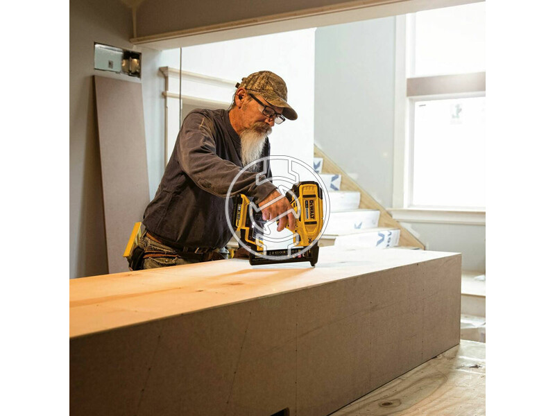 DCN681N dewalt_dcn681n_18v_18ga_narrow_crown_stapler_3